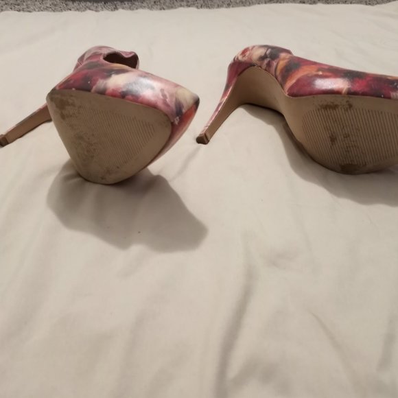 BCBGeneration Women's Heels - Picture 3 of 5